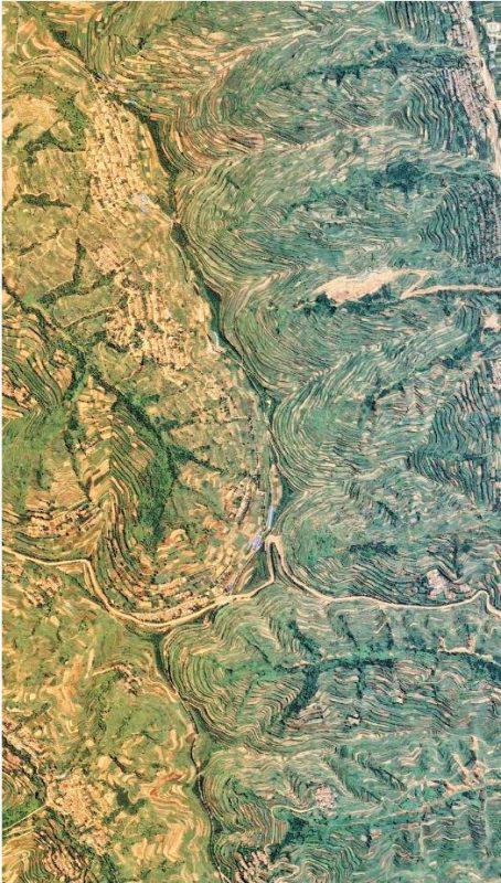 ▲图为卫星拍摄的位于甘肃省平凉市庄浪县的庄浪梯田，庄浪梯田被誉为“梯田王国”。卫星图像来源：天地图
